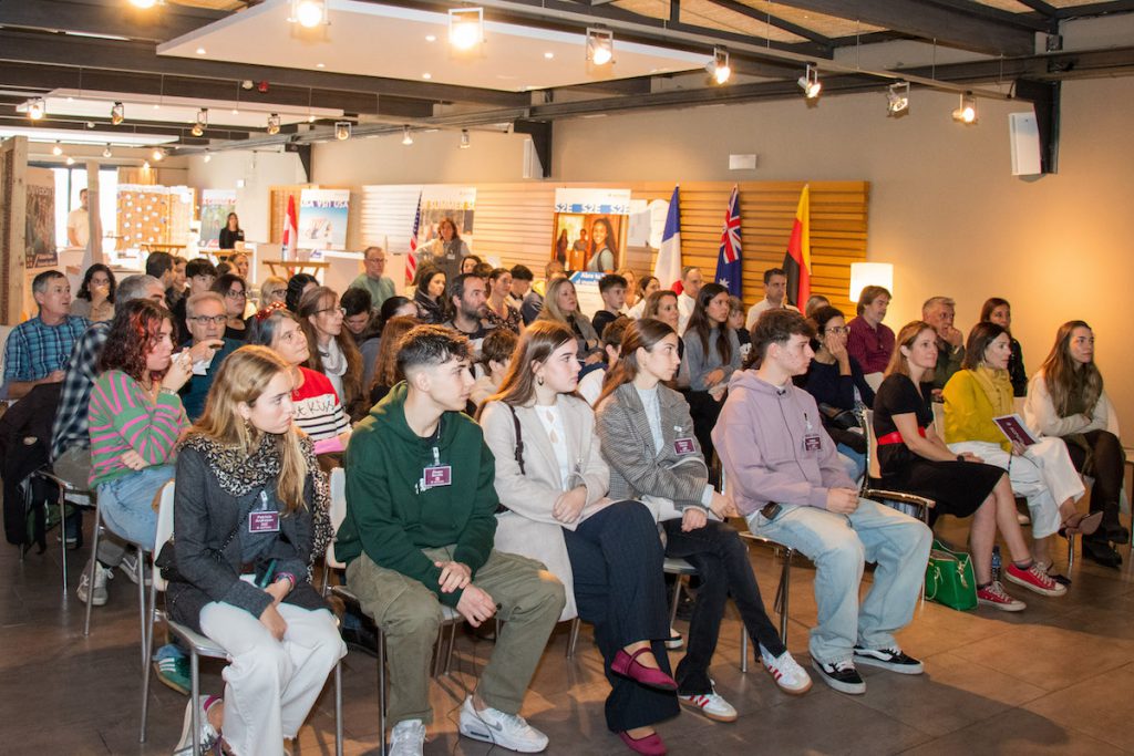 Decenas de familias asisten a nuestra Jornada Informativa ‘Un año que transforma’ en Valencia